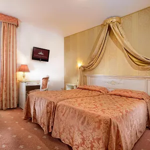 3* Hotel Ambassador Tre Rose